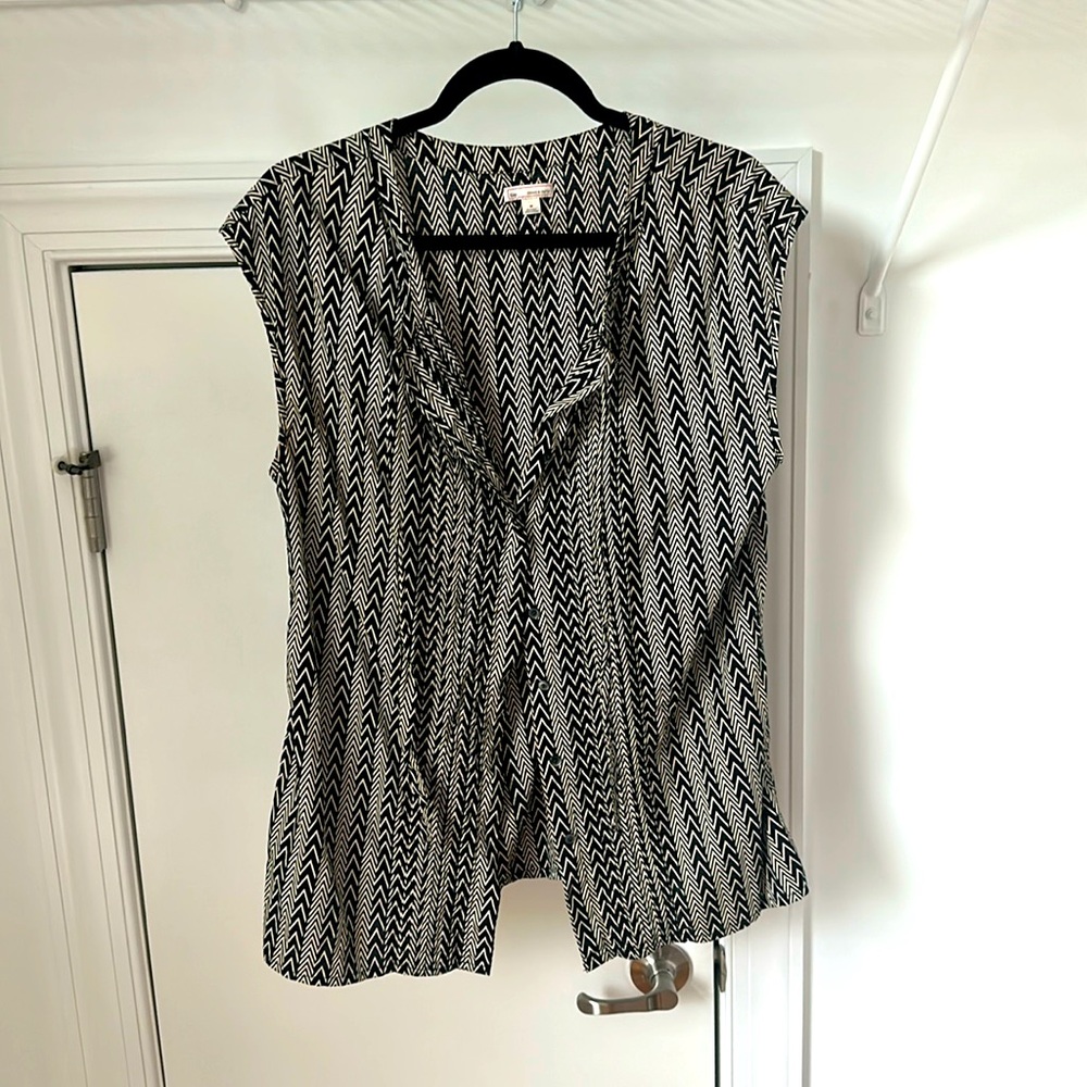 Gap monochrome cotton blouse. Size L. Gently worn.